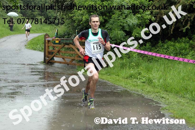 Jamie Barbour (Heaton) finishing the George Ogle Memorial 10k. Photo: David T. Hewitson/Sports for All Pics